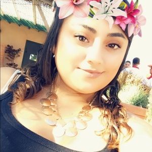 Meet your Posher, Simona